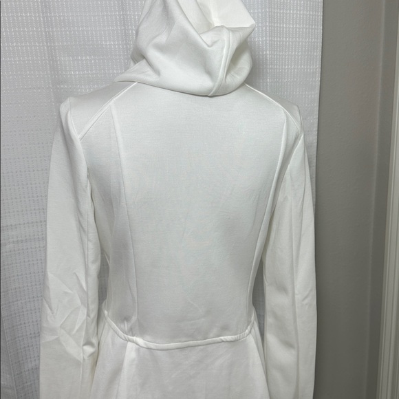 Ellegant and Stylish Women's White Jacket - Picture 6 of 8